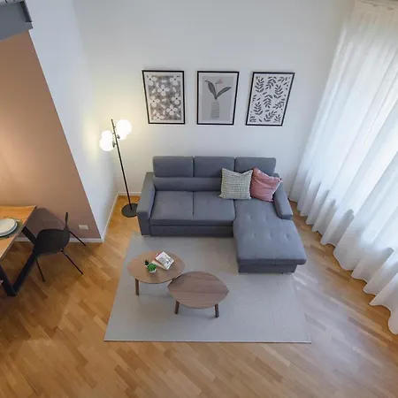 Center Duplex Elegant With Netflix Apartment *