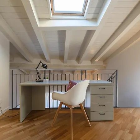 Center Duplex Elegant With Netflix Apartment