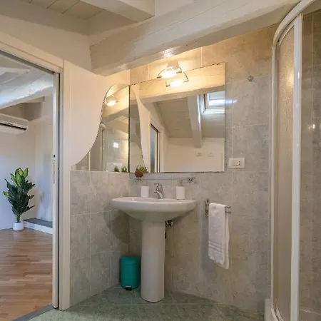 Center Duplex Elegant With Netflix Apartment *