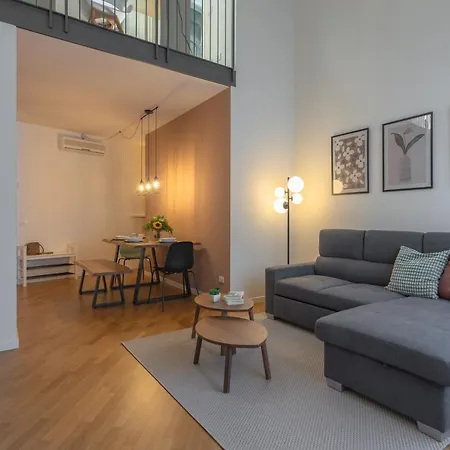 Center Duplex Elegant With Netflix Apartment