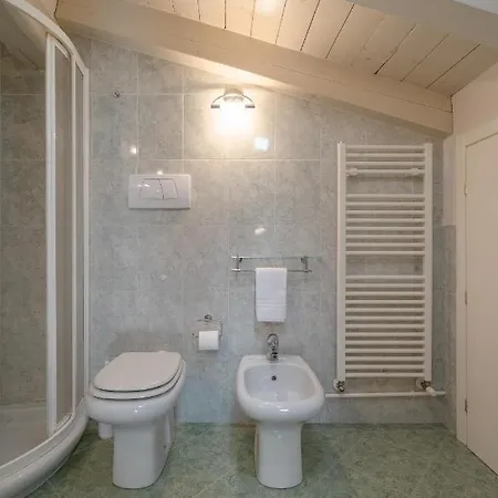 Center Duplex Elegant With Netflix