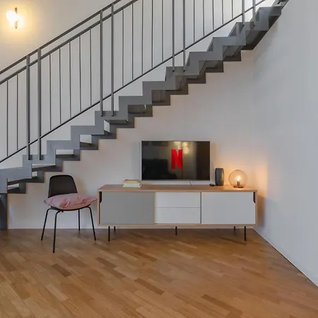 Center Duplex Elegant With Netflix Parma