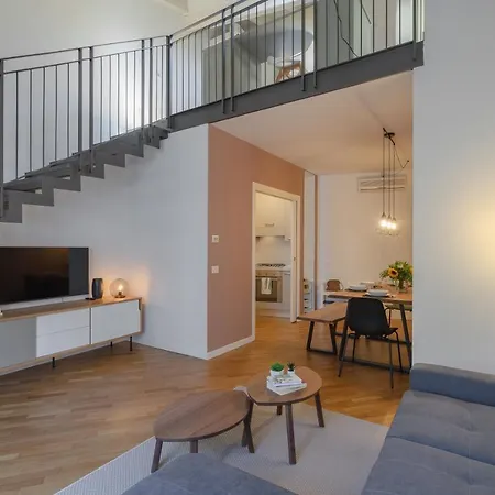 Center Duplex Elegant With Netflix Parma