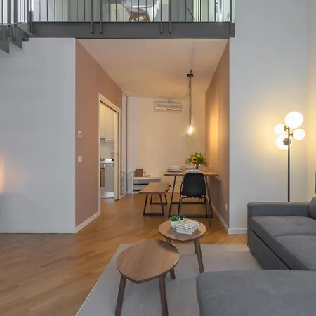 Center Duplex Elegant With Netflix *