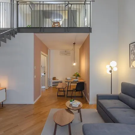 Center Duplex Elegant With Netflix Parma