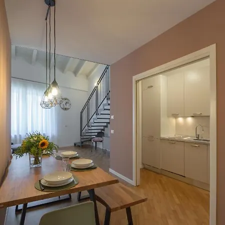 Center Duplex Elegant With Netflix