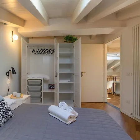 Center Duplex Elegant With Netflix *