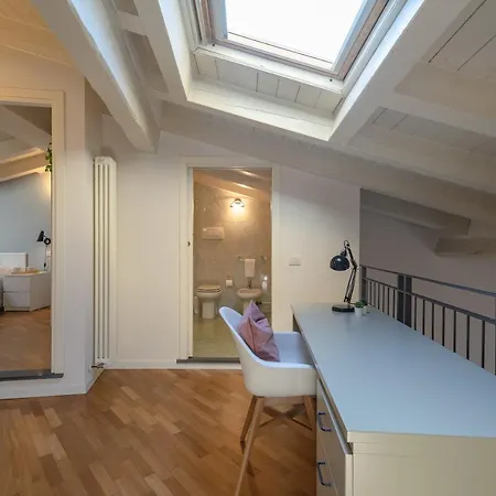 Center Duplex Elegant With Netflix *